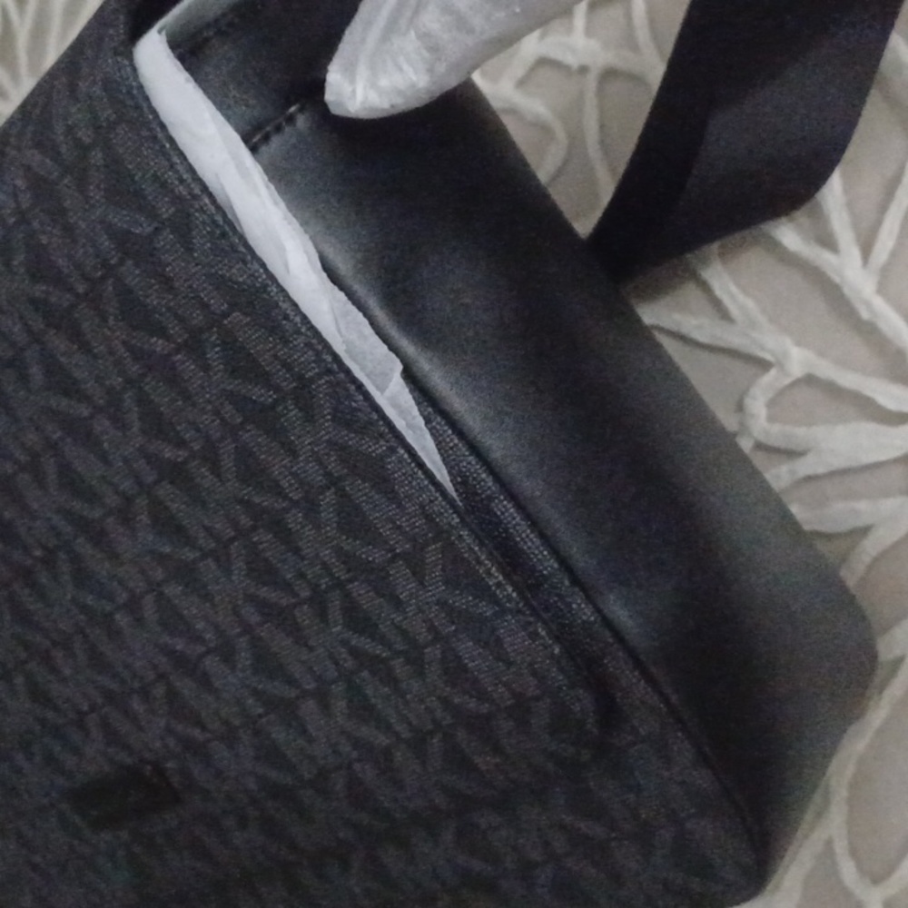 MICHAEL KORS LAPTOPS BAGS ❤️🥰 - Picture 12 of 12
